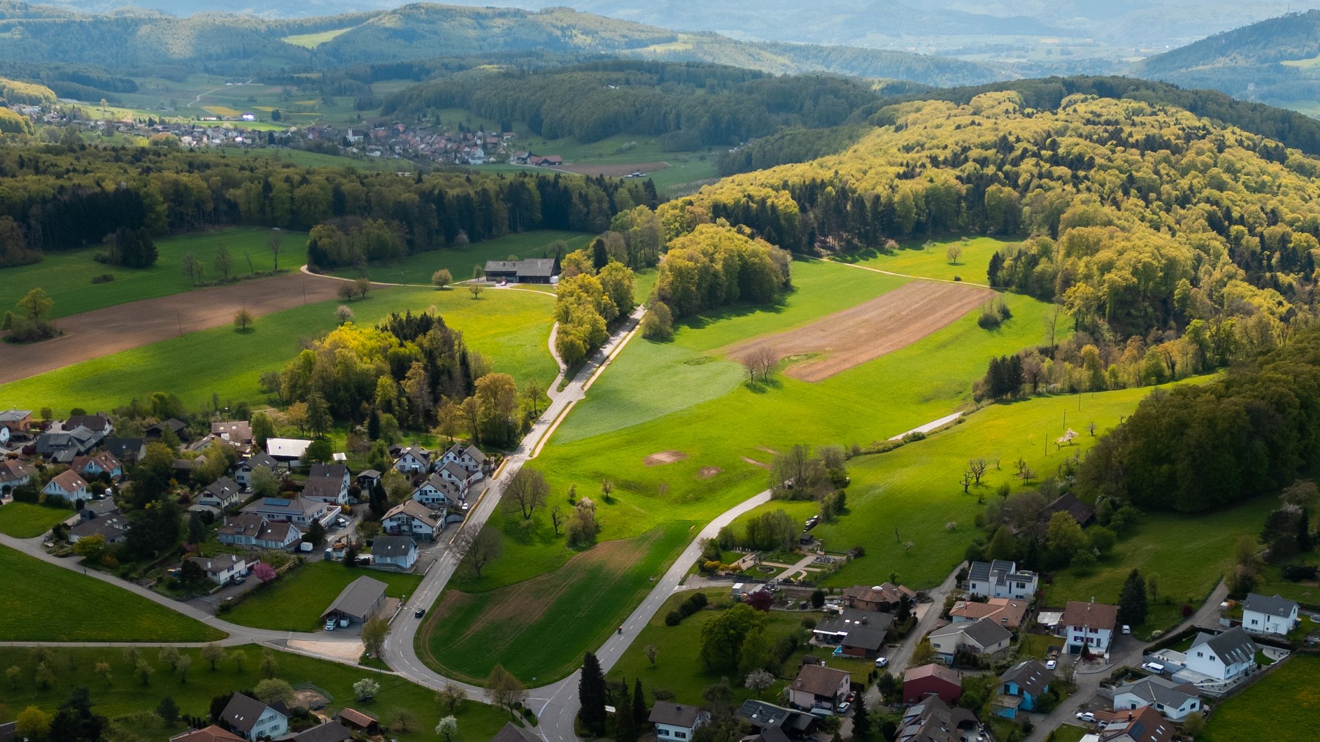 Einfamilienhaus mit realisierter Solaranlage in einer Schweizer Gemeinde
