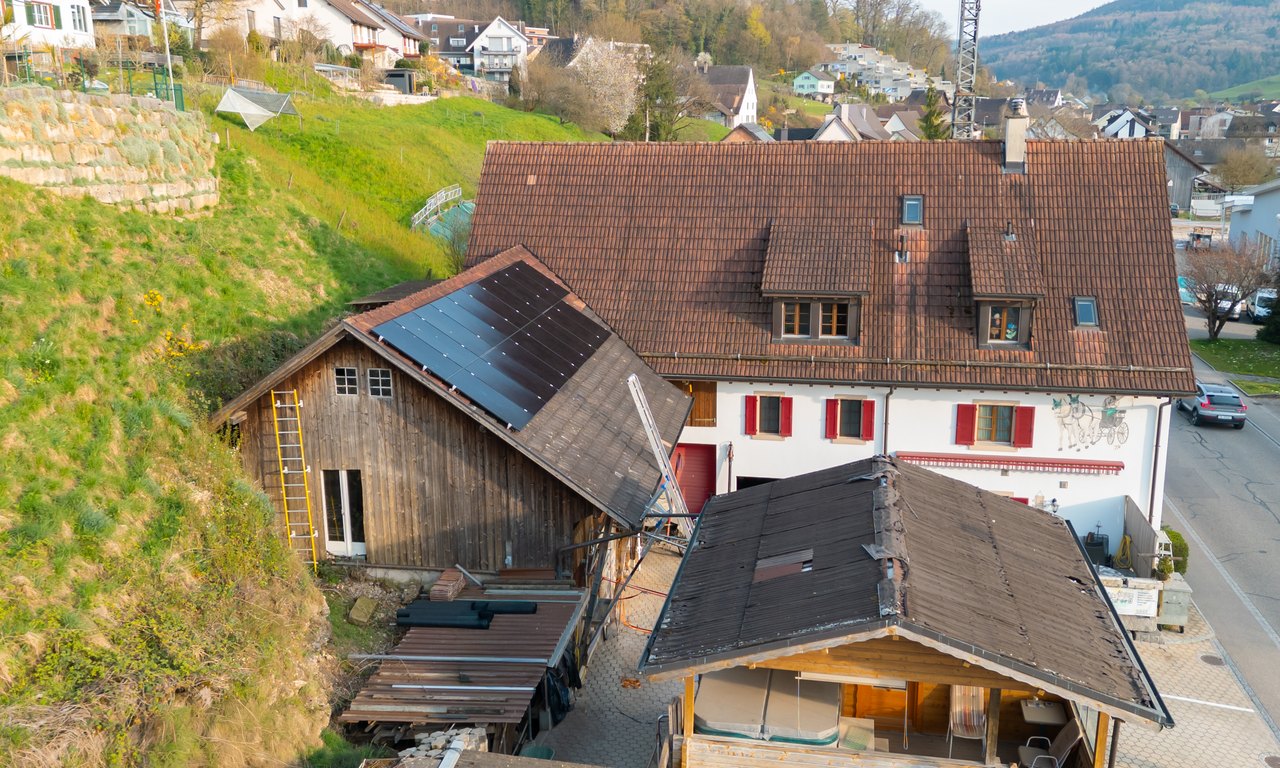 Einfamilienhaus mit Solaranlage in einer Schweizer Gemeinde