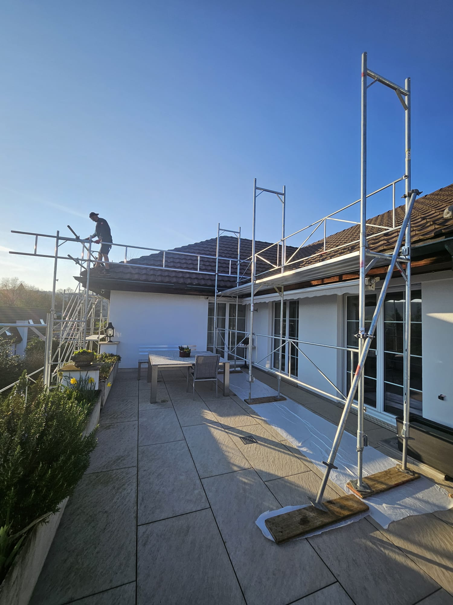 Photovoltaik auf Ziegeldach Einfamilienhaus — AlpenEnergie Referenz