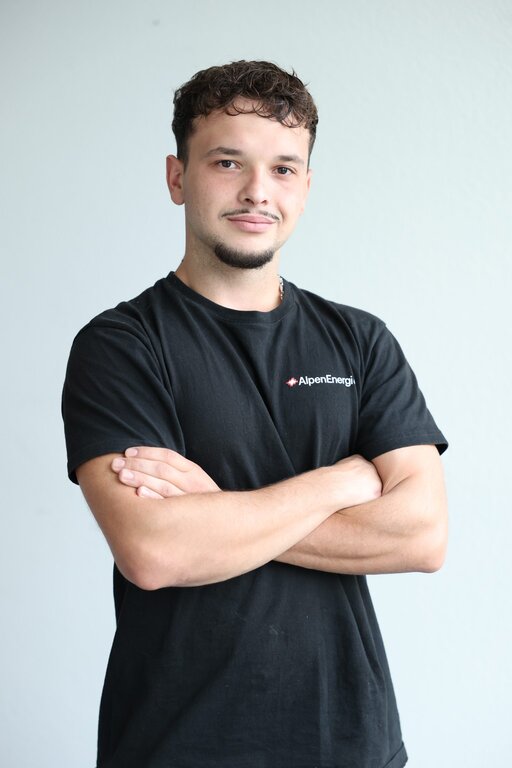 Blerton Dinarica, Elektroinstallateur bei AlpenEnergie