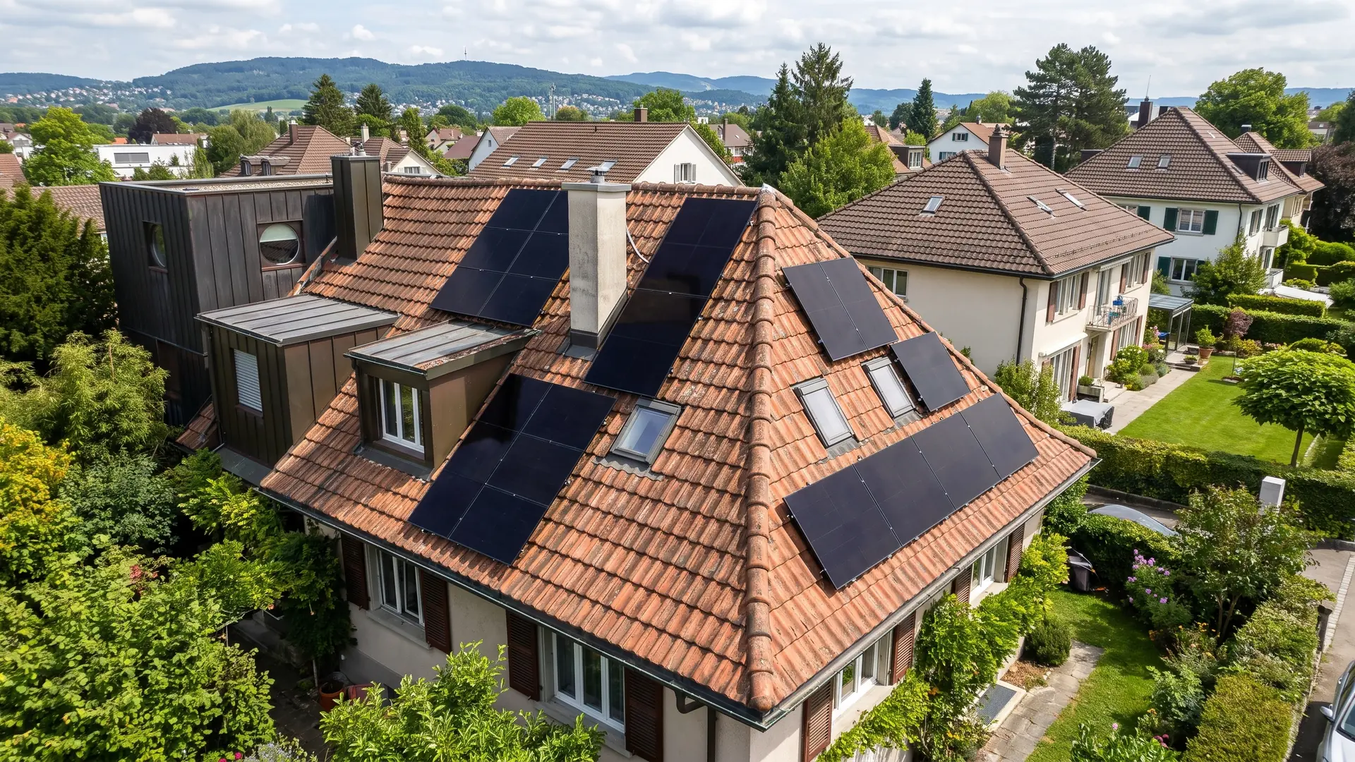 Photovoltaik-Anlage von AlpenEnergie aus der Vogelperspektive in Basel